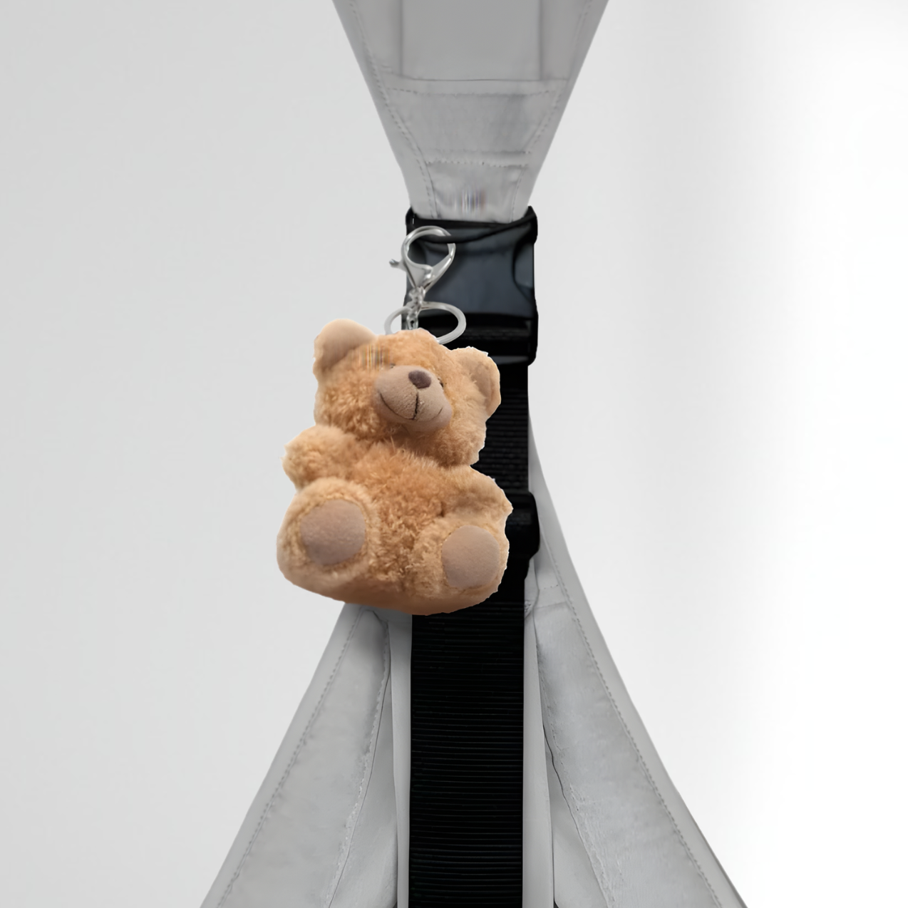 Petit ours à accrocher – Jouet d’éveil bébé