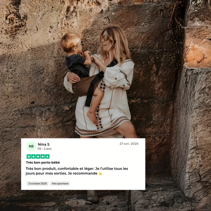 Cliente utilisant le porte-bébé ergonomique HelloBiboo en extérieur avec son enfant lors d’une sortie quotidienne