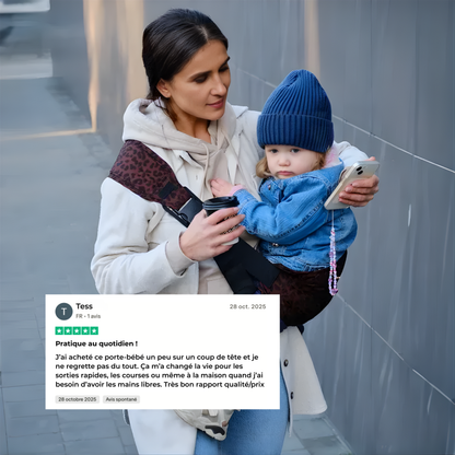 Cliente utilisant le porte-bébé ergonomique HelloBiboo au quotidien en extérieur avec son enfant
